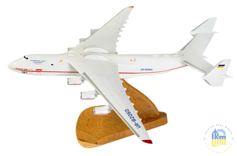 Pasaulē lielākās lidmašīnas AN-225 "Mrija" modelis
